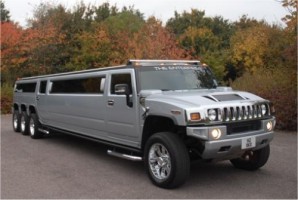 Hummer Limousine monster 8 roues