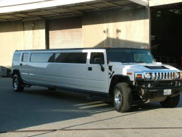 Hummer limousine au soleil